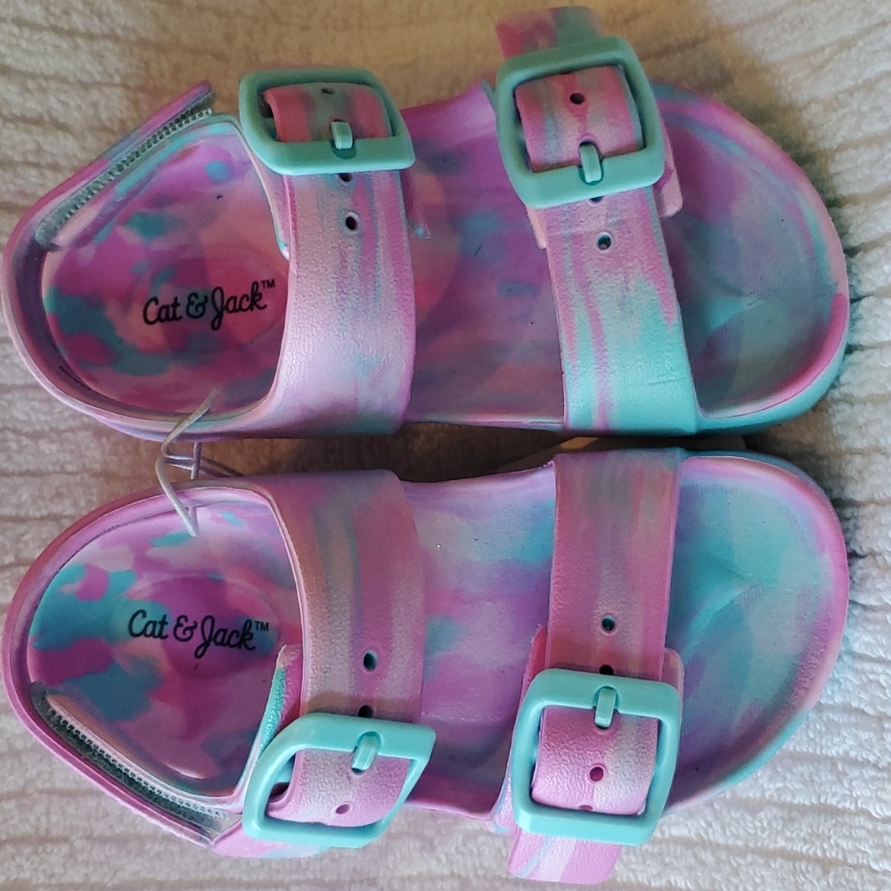 CAT AND JACK SIZE 6 GIRLS WATERPROOF SANDALS FOR PLAY OR SWIM
